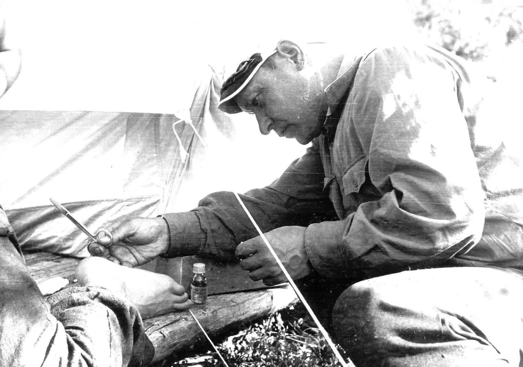 Узнать всю подноготную. Подноготную узнать иллюстрация. Узнать всю подноготную значение фразеологизма. Узнать подноготную значение фразеологизма. Бамбуковые иглы под ногти.