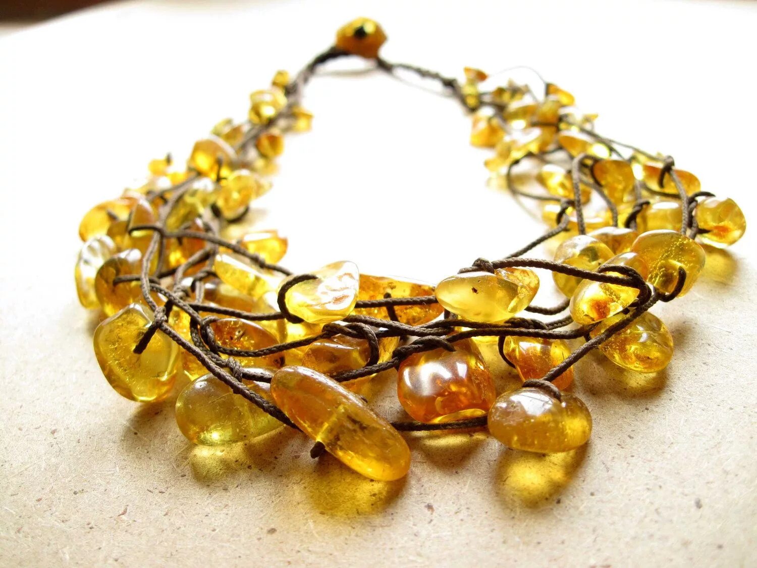 Какой янтарь ценится больше всего. (natural baltic amber jewelry) от dreams factory. янтарь красивые украшения. ювелирка из янтаря. украшение из природных камней янтарь.