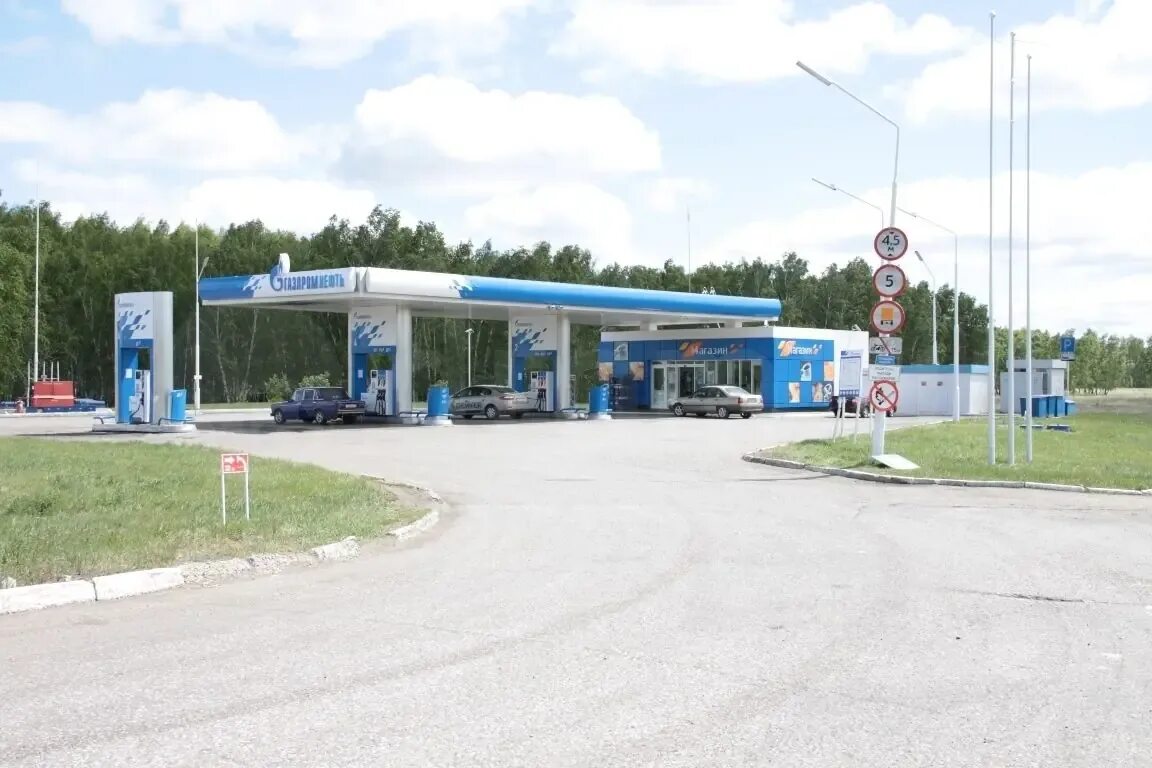 Азс в сторону москвы. Заправка на дороге. Автозаправочная станция роснефть. Азс 02007 лукойл. Азс в сторону москвы.