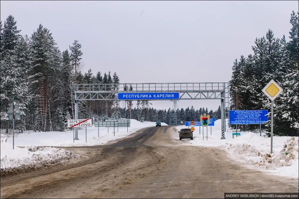 Сколько до пудож. Карелия зима дороги. Граница Карелии и Ленинградской области. Зимняя дорога Карелия. Карелия трасса кола зимняя.