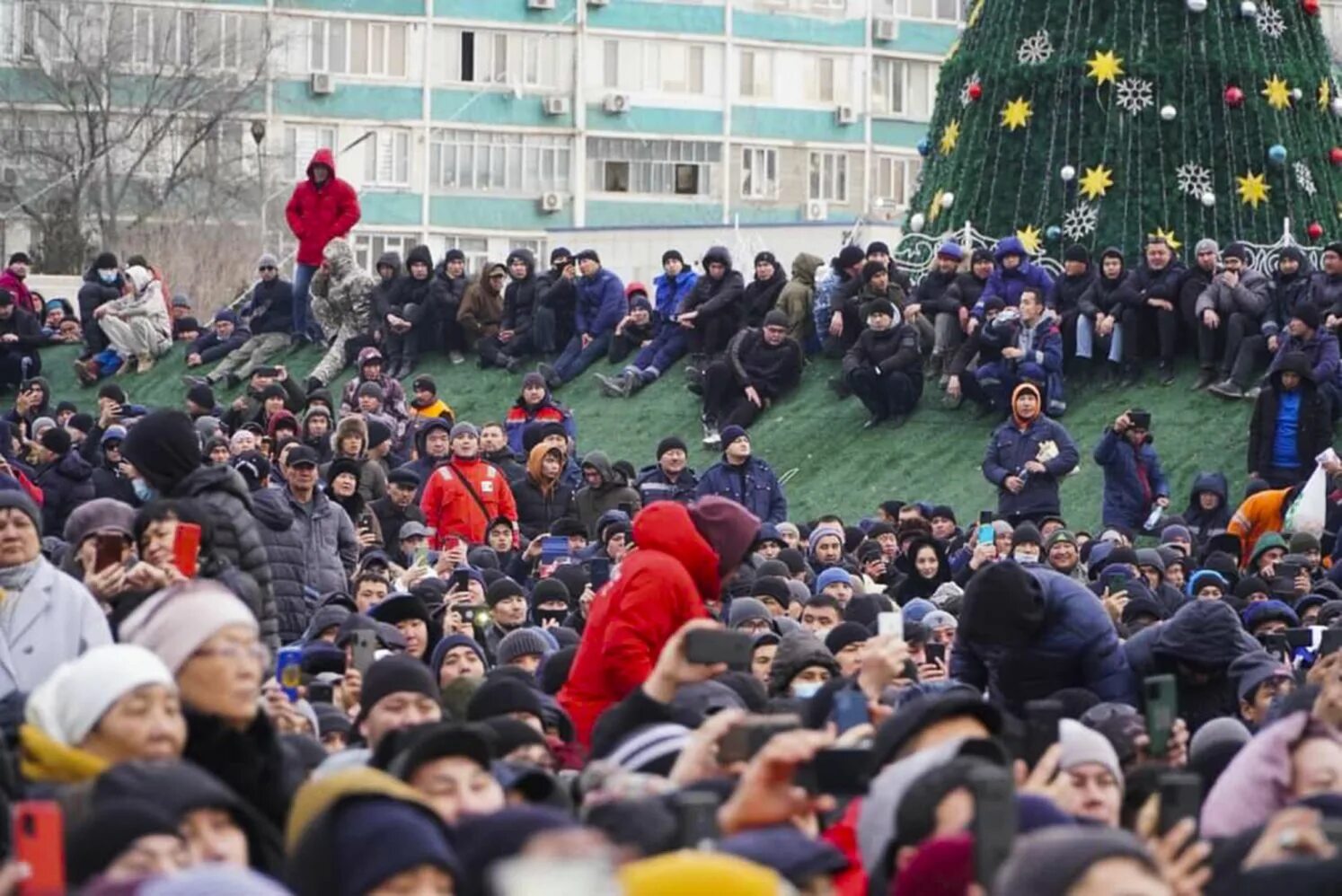 События 4 января. Алматы протесты 2025. митинг в казахстане январь 2025. казахстан протесты 2025 6 января. бунт в казахстане 2025.