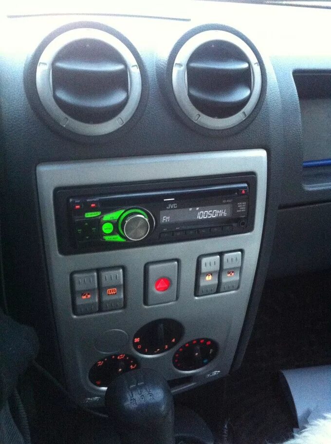 Заглушка рено логан 2009 доработки. Тюнинг салона рено логан 1. Рено логан своими руками видео. Рено логан своими руками видео. Торпеда рено логан в логан 1.