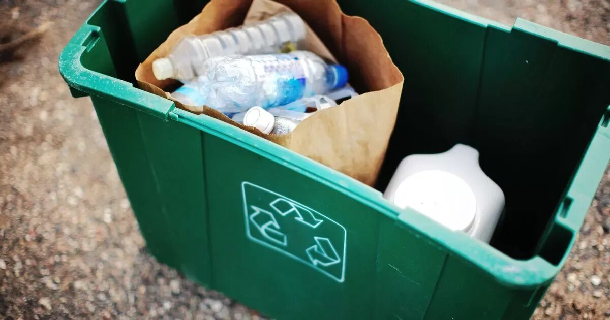 Экология фон. Текстура мусорного бака. Functional art rubbish bins. Хранение тбо. Хранение отходов.
