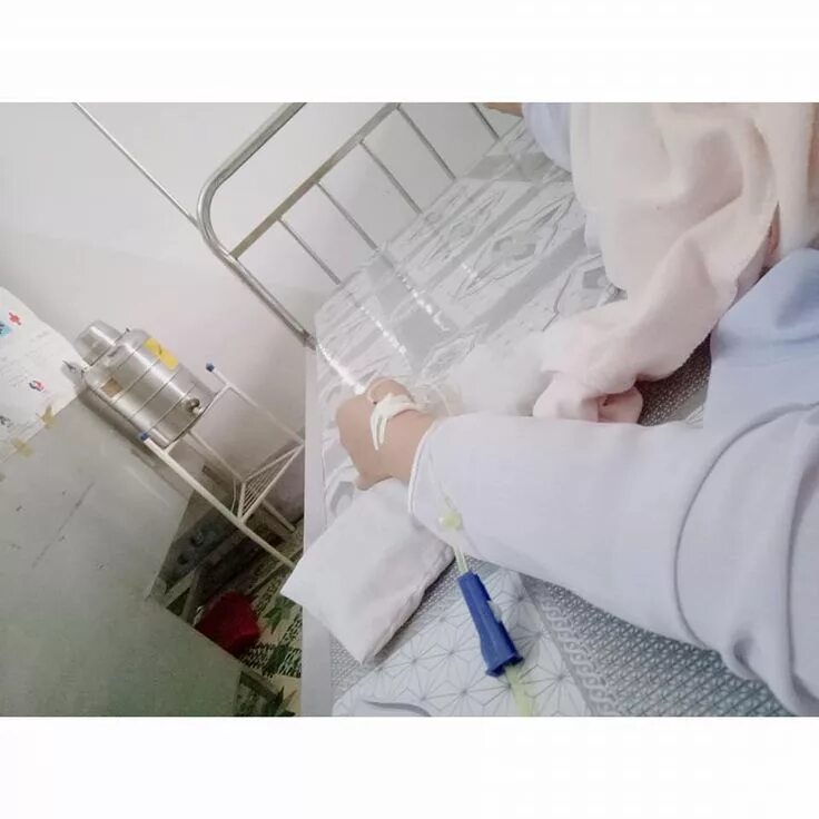 Девушка в больнице фото без капельницы