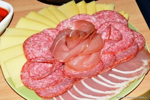 Нарезка колбасы и сыра как называется