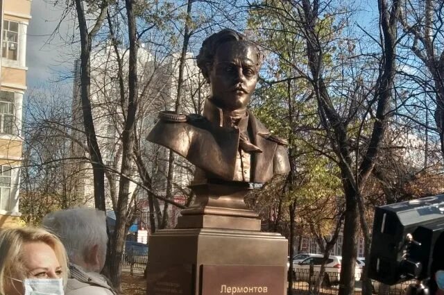 Памятник ошибкам. Памятник лермонтову в ульяновске. бюст лермонтова ульяновск. памятник лермонтову в ульяновске в 2025 году. скульптор автандил мчедлишвили памятник лермонтову.