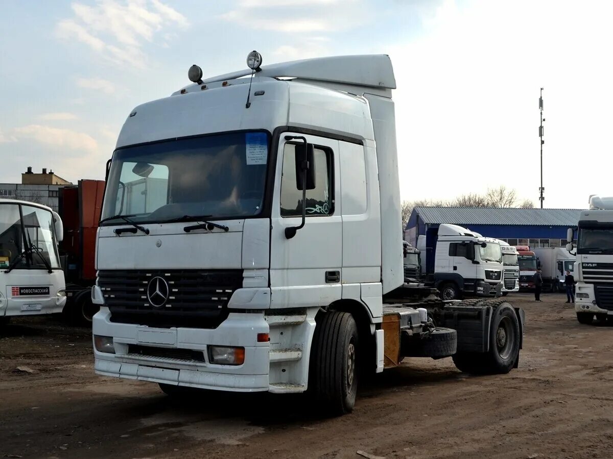 Купить седельный мерседес. Mercedes-Benz Actros 1840. Мерседес Бенц 1840 Actros. Тягач Мерседес Актрос 1840. Мерседес 1840 Актрос 1998 года.