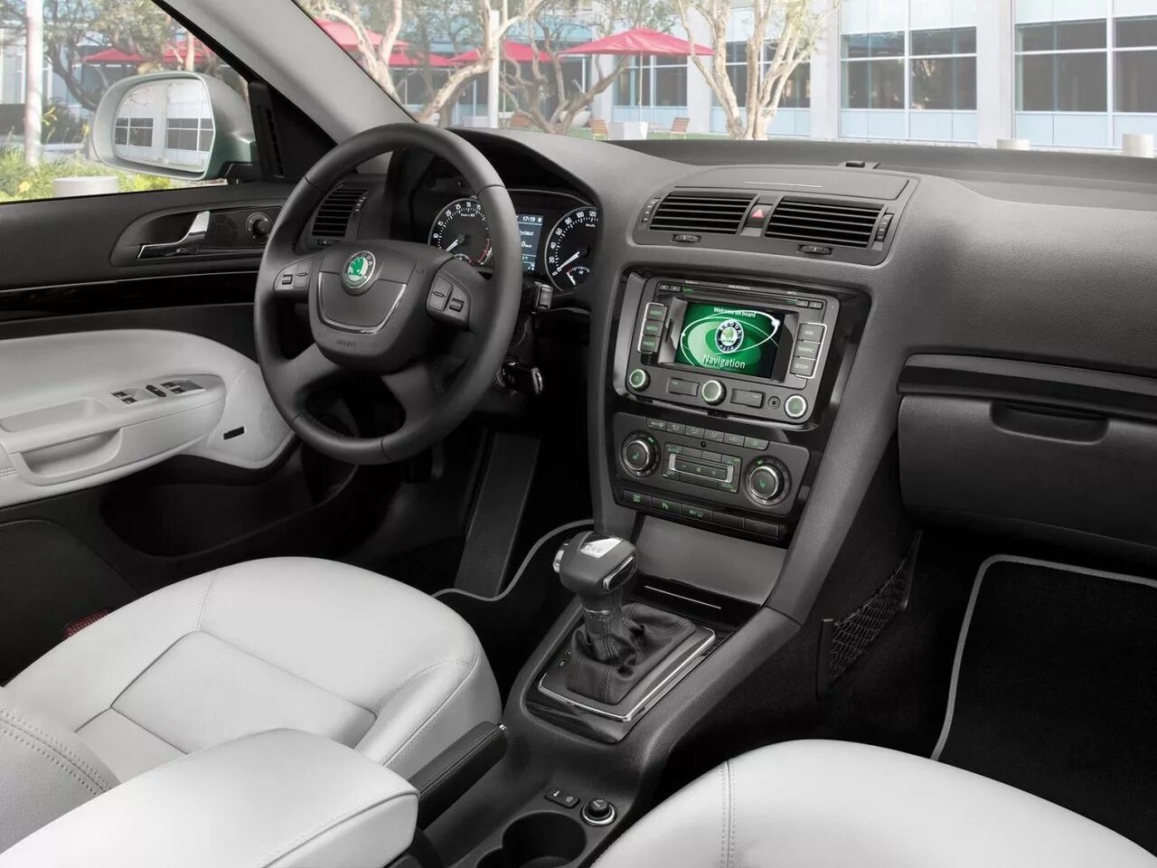 Купить шкоду октавию автомат. Skoda Octavia a5 Interior. Škoda Octavia a5 Interior. Skoda Octavia a5 Рестайлинг салон.