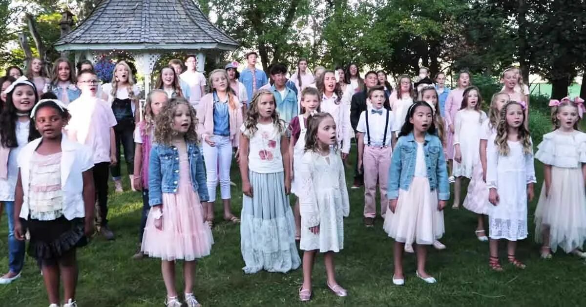 Бьютифул сингс песня. One Voice children's Choir. One Voice children's Choir Band. Rise one Voice children’s Choir. Zuri Choir Singer.