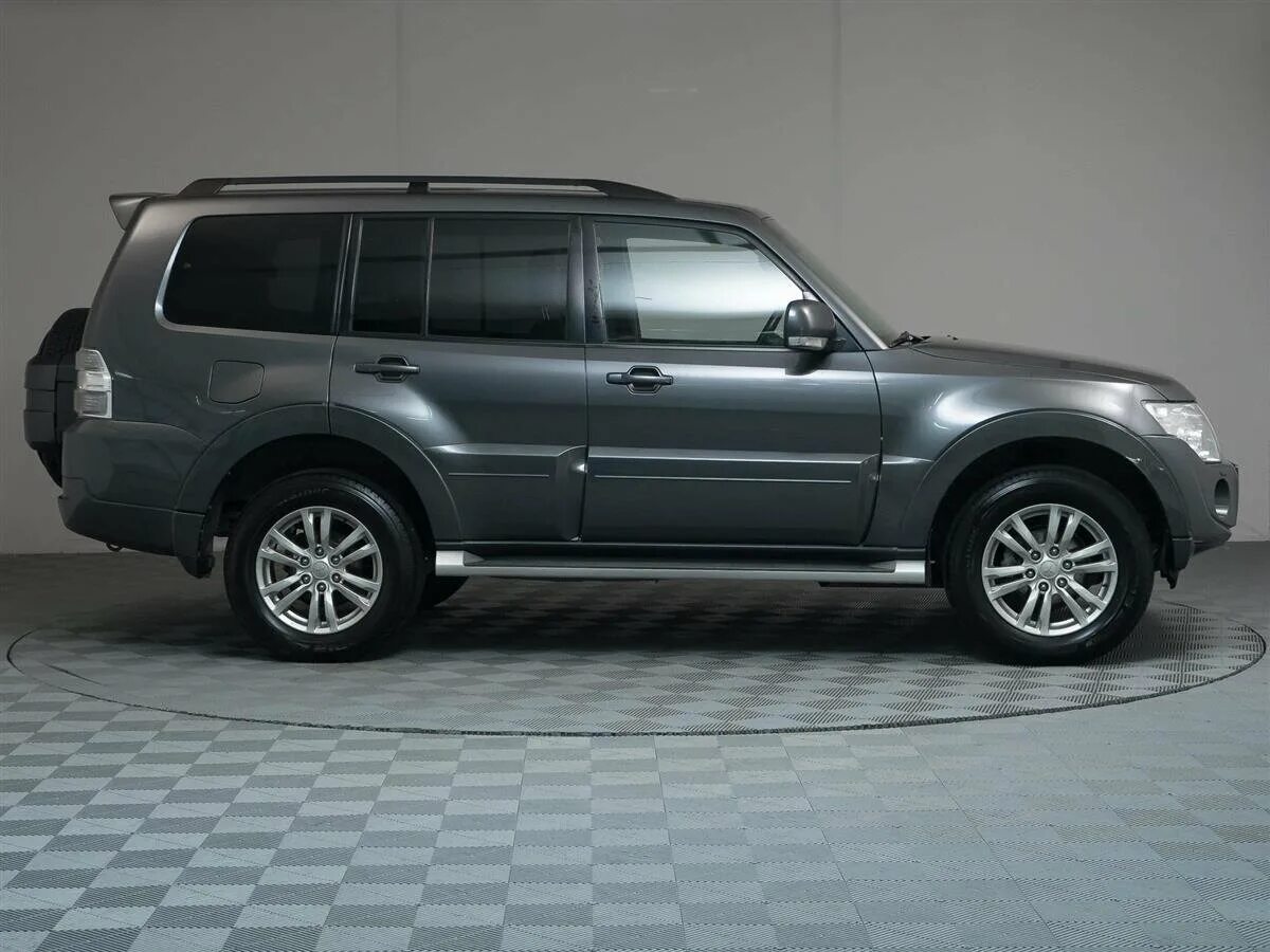 Mitsubishi pajero 2014