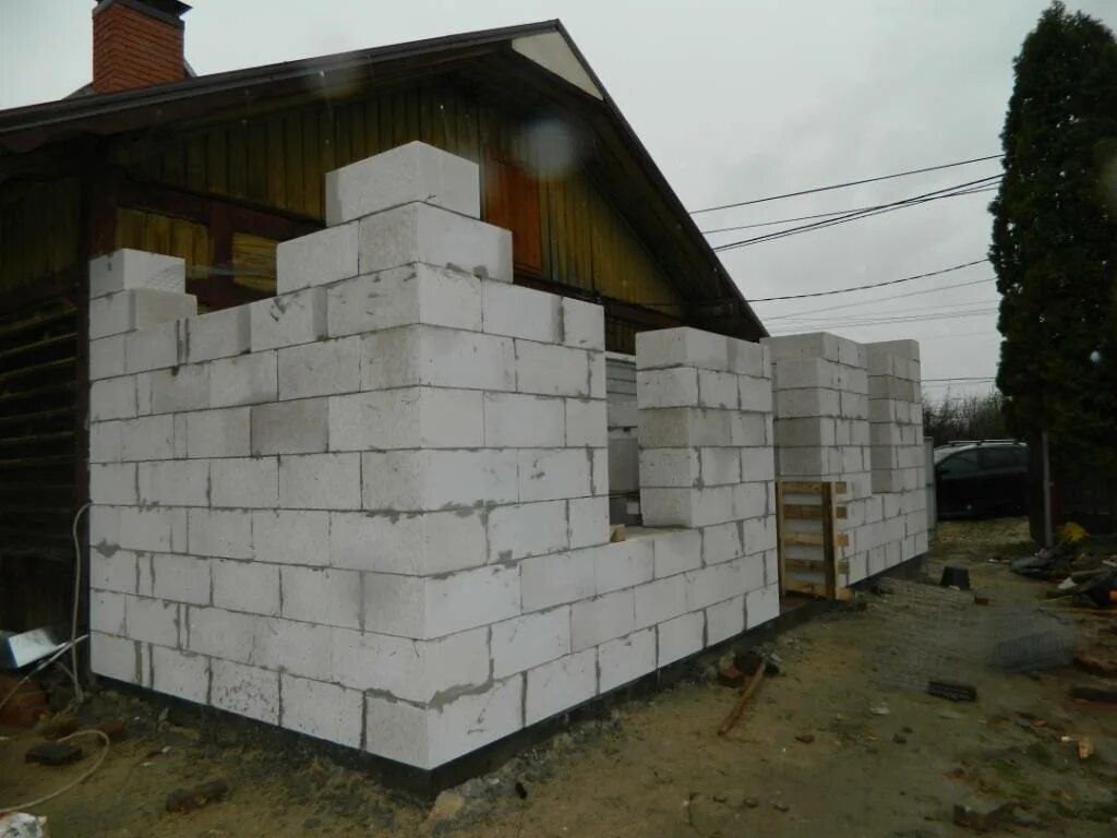 Пристройка из газосиликатных блоков. Схема кладки пенобетонных блоков. Сколько блоков на пристрой. Схема кладки пенобетонных блоков. Схема армирования кладки из газобетона.