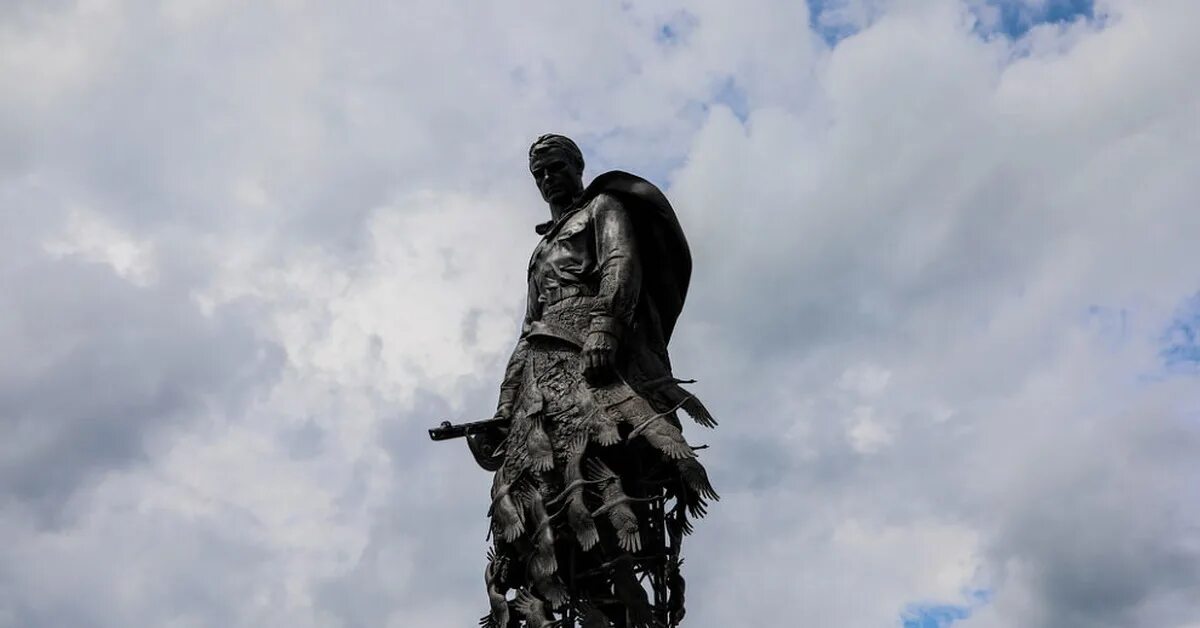 Ржевский мемориал 2025. Ржевский мемориал советскому солдату. памятник ржевский мемориал советскому солдату. памятник подо ржевом солдату. ржев монумент.