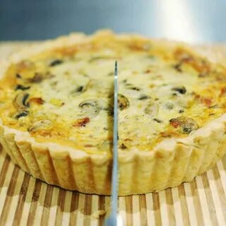 Киш из курицы с грибами песочного теста
