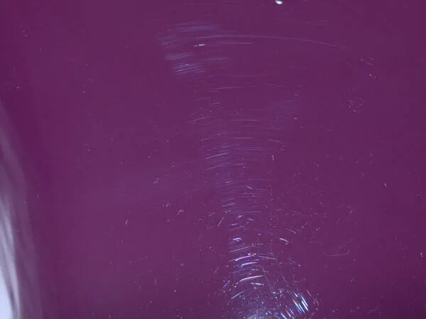 царапины на глянцевом фасаде. глянцевая панель для шкафа. царапины на фасаде кухни. сколы на мебели из дсп. царапины на мдф глянец.