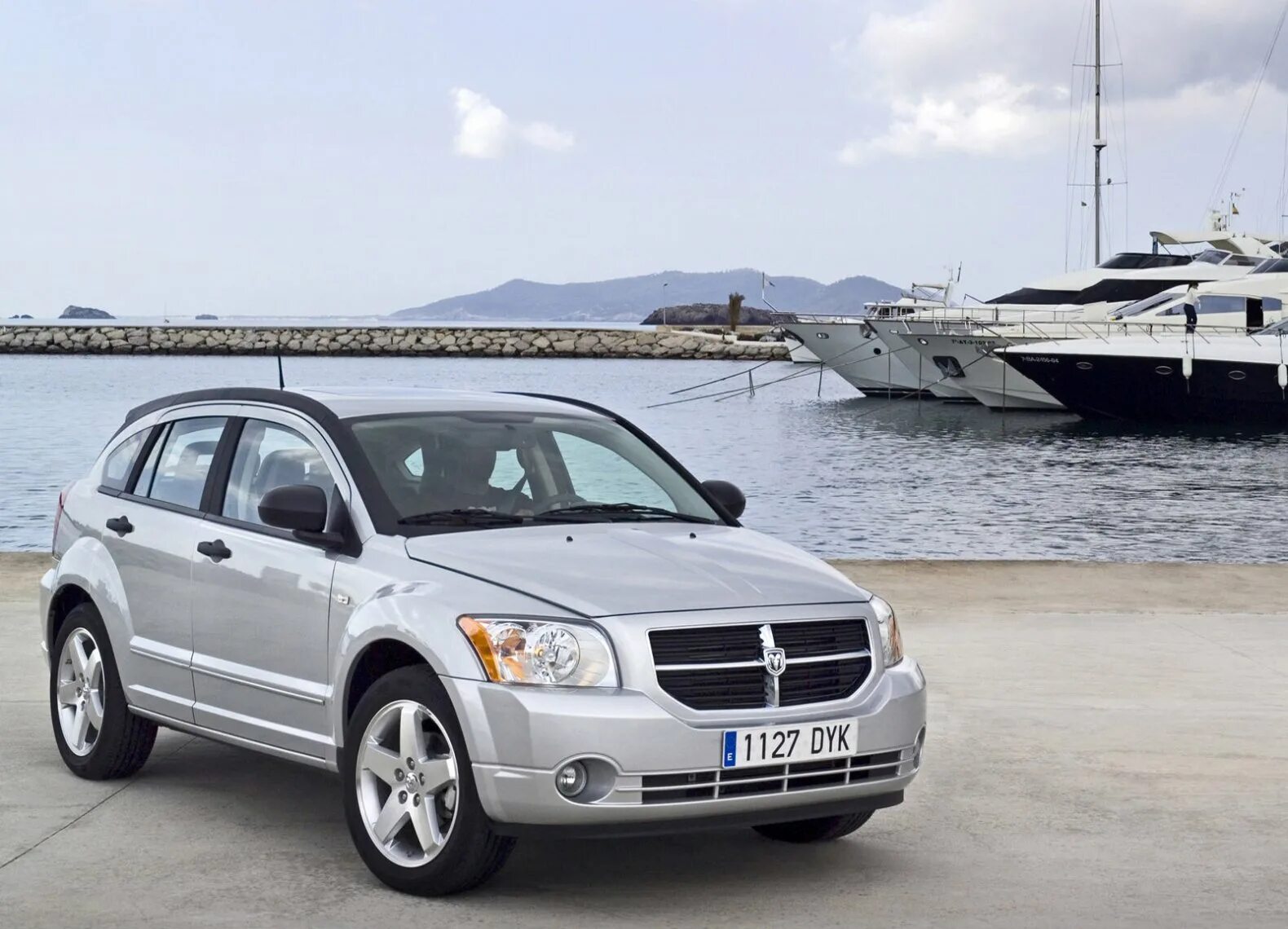 Dodge caliber 2.0. Машина Додж Калибер. Додж Калибер 2007. Dodge Caliber 2013.