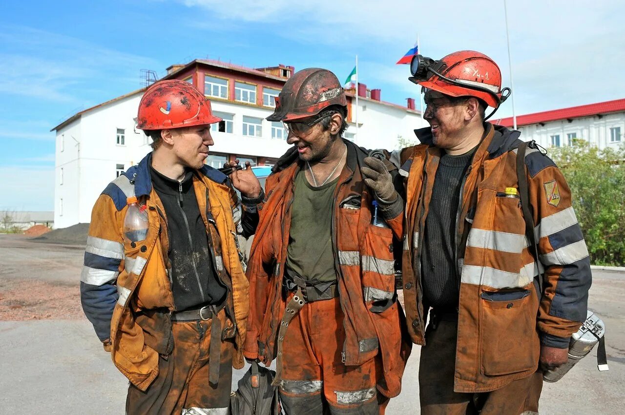 Ван ху шахтер. 1964 шахтёр шахты. С днем шахтера. 28 октября шахтеры. 28 октября шахтеры.