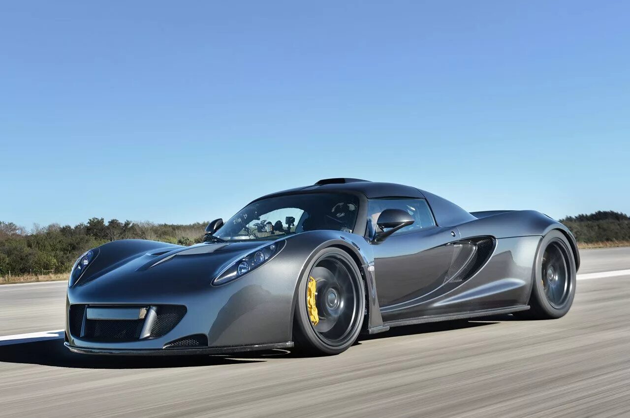 Как называются быстрые машины. Hennessey Venom gt. Hennessey Venom gt 2014. Hennessey Venom 600. Бугатти SSC.