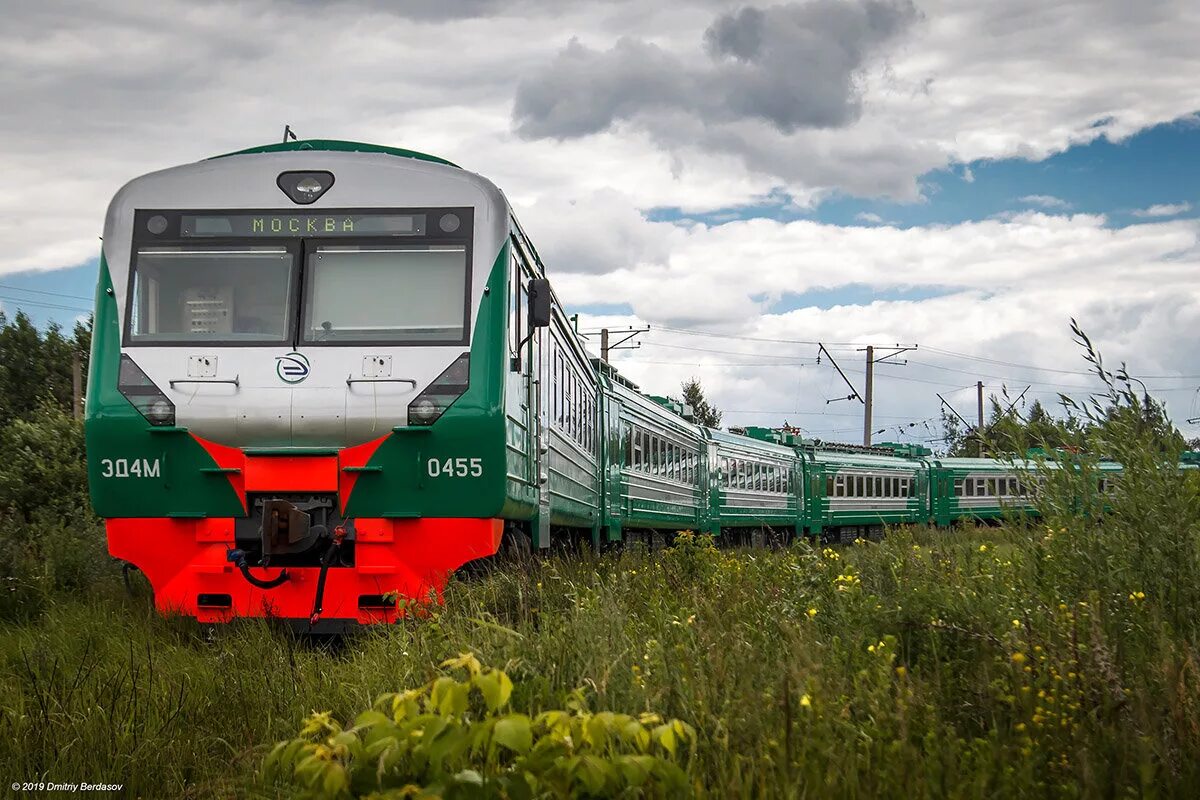 Заводы электропоездов. Завод эд4м Демиховский. Демиховский машиностроительный завод электропоезда. Электропоезд эп4да Демиховского завода. Вагоны Демиховского машиностроительного завода.