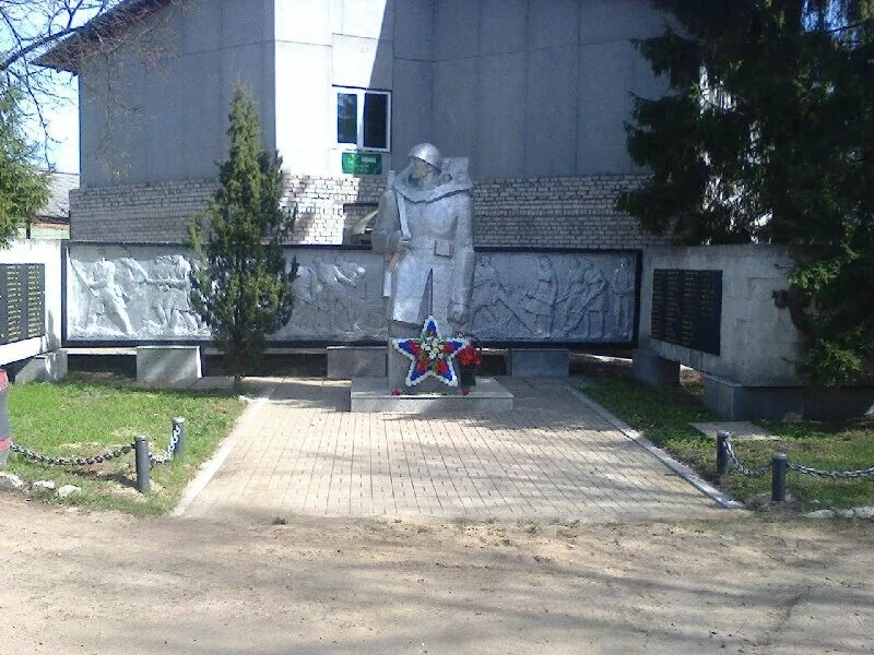 1876 год памятник в париже. Поселок парижская коммуна ярославль. Памятник парижской коммуны. Парижская коммуна памятник. Памятник «борцам пролетарской революции» и.