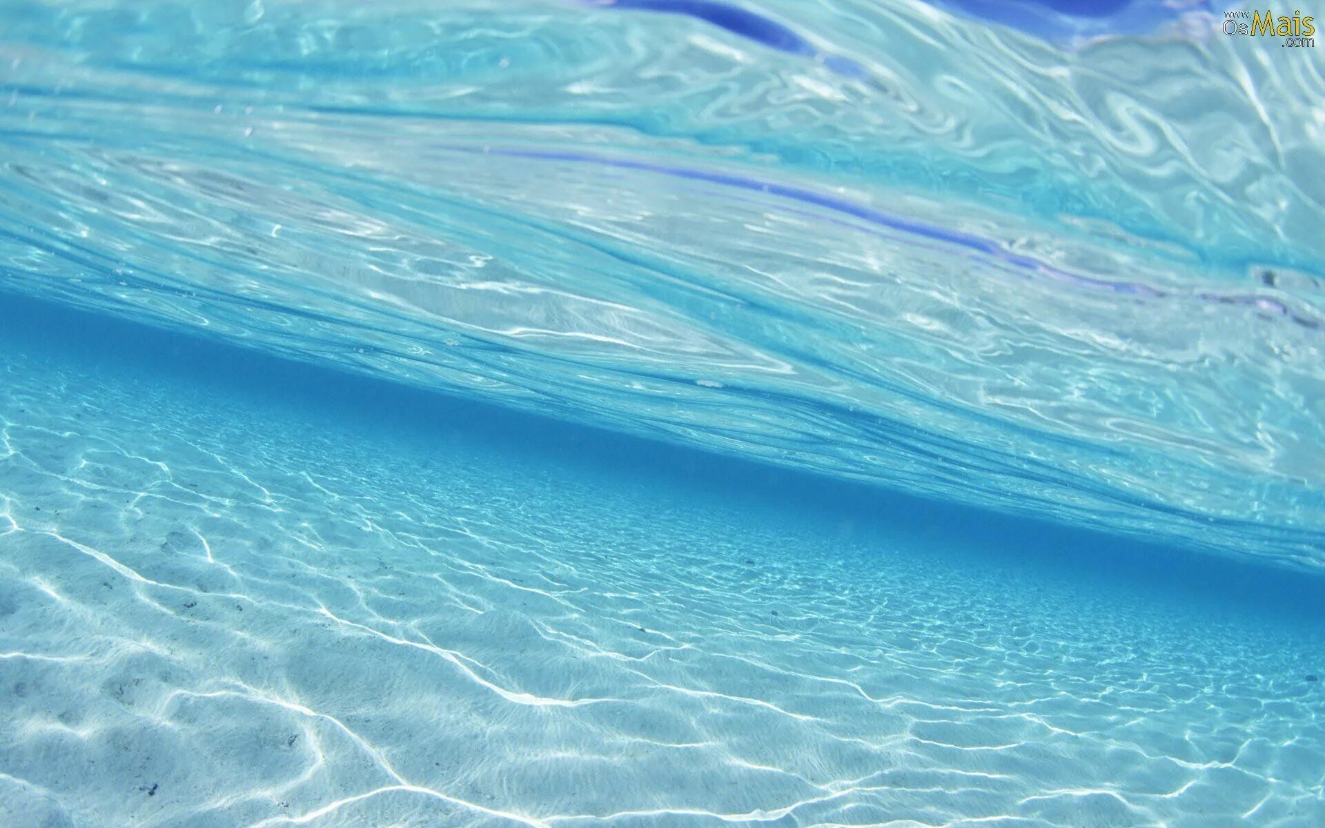 Океан голубая вода. Голубое прозрачное море. Фон море. Морской фон. Морская вода.