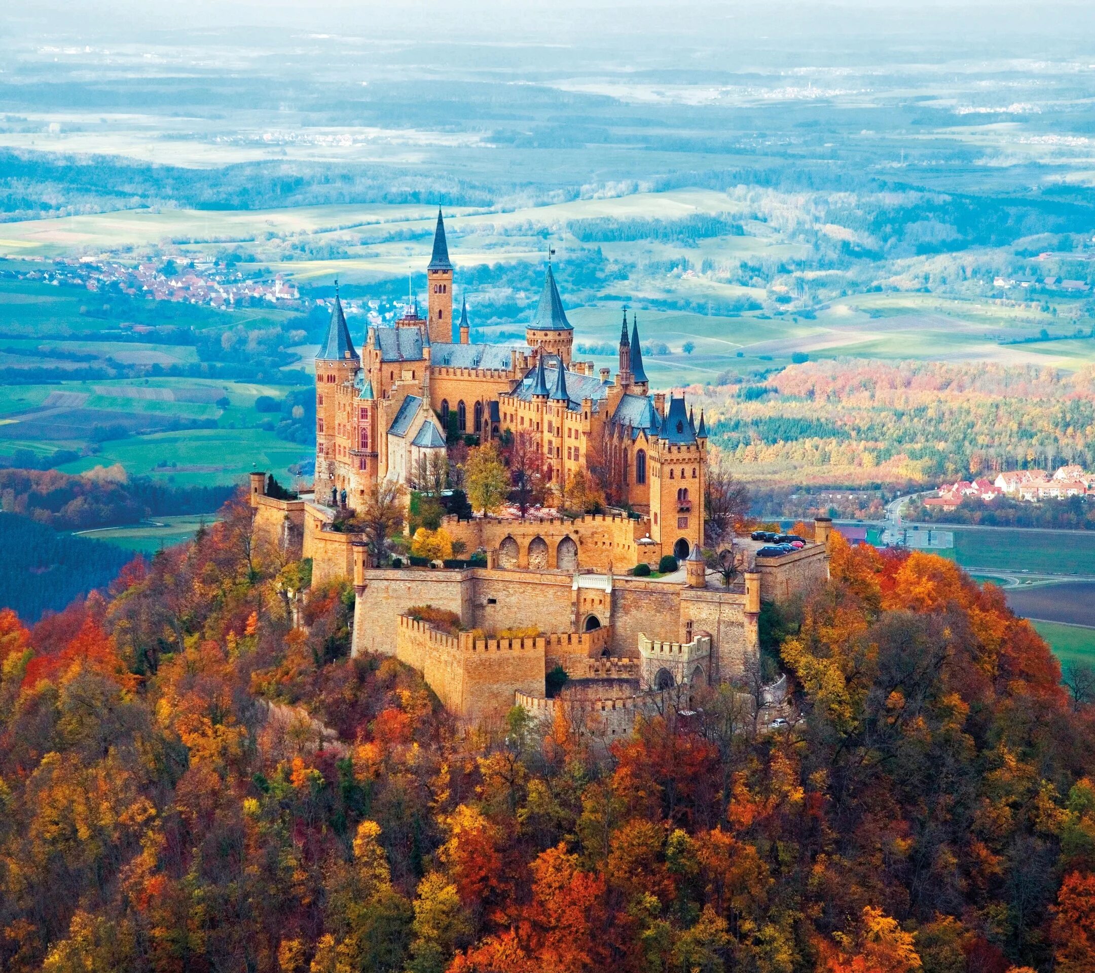 Обои на стол замки. Замки Баварии замок Гогенцоллерн. Замок Гогенцоллерн Штутгарт. Замок Шварцвальд. Замок Гогенцоллерн осенью.