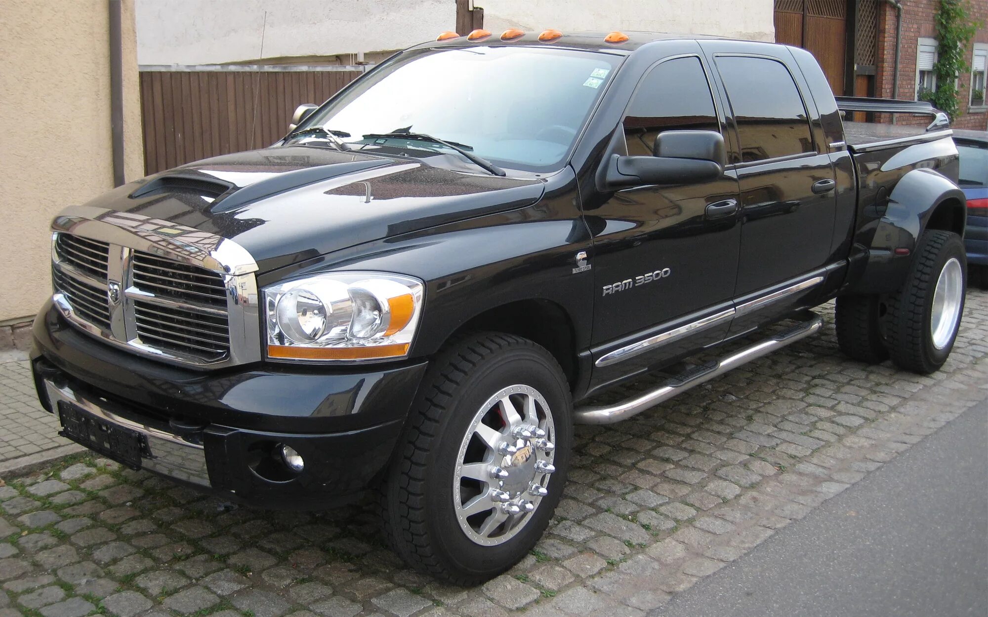 Рам купить бу в россии. Dodge Ram 3500. Dodge Ram 3500 Mega Cab. Dodge Ram 3500 Heavy Duty. Додж Ram 3500.