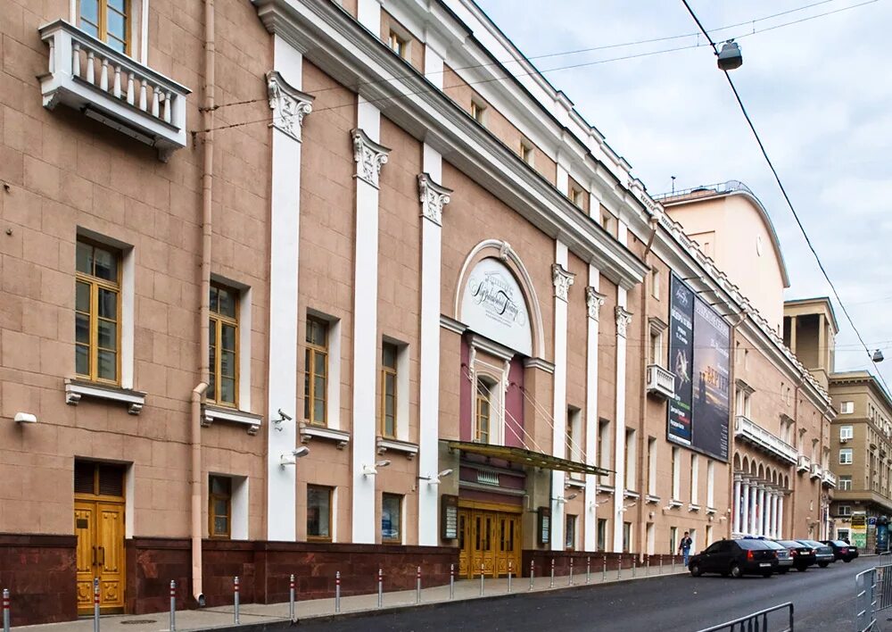 Театр немировича данченко здание. Театр им. Большая дмитровка 17 театр станиславского. Станиславского и немировича данченко музыкальный театр сайт. Московский театр им станиславского.