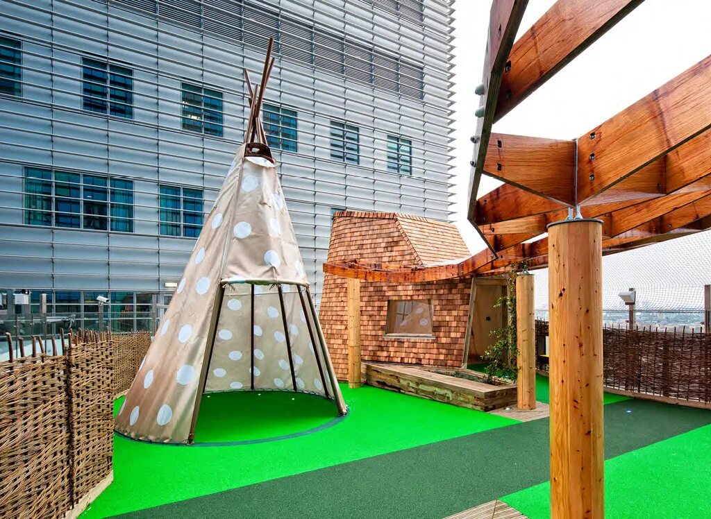 Горки у северной больницы киров. Благодаря чему появились больница детская площадка. Детская обл больница тула. Парк капотня детская площадка. Seventh floor creative buildings.