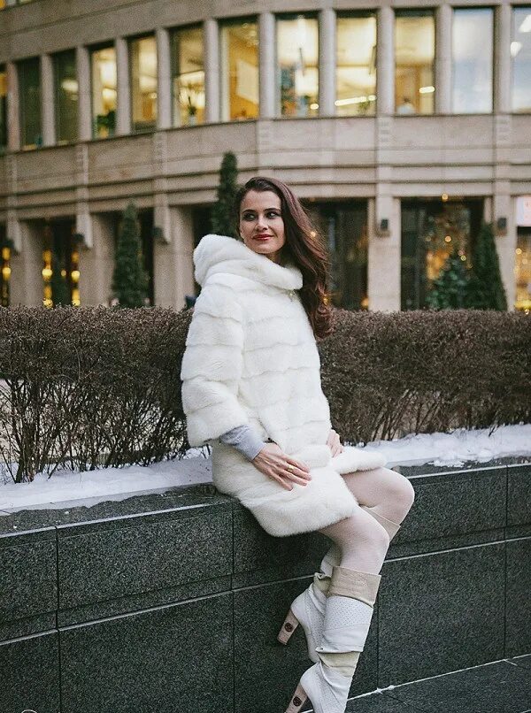 Образы с ботфортами чулками. Зимние колготки. Девушки в белых ботфортах. Колготки с белыми ботинками. Сапоги чулки.