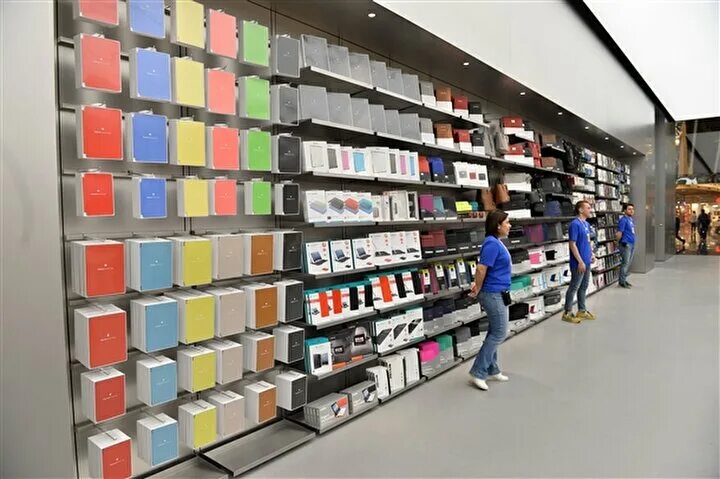 Атом магазин айфонов. Apple store 72 тюмень. Фирменный магазин айфон. Салон apple. Istore белгород.