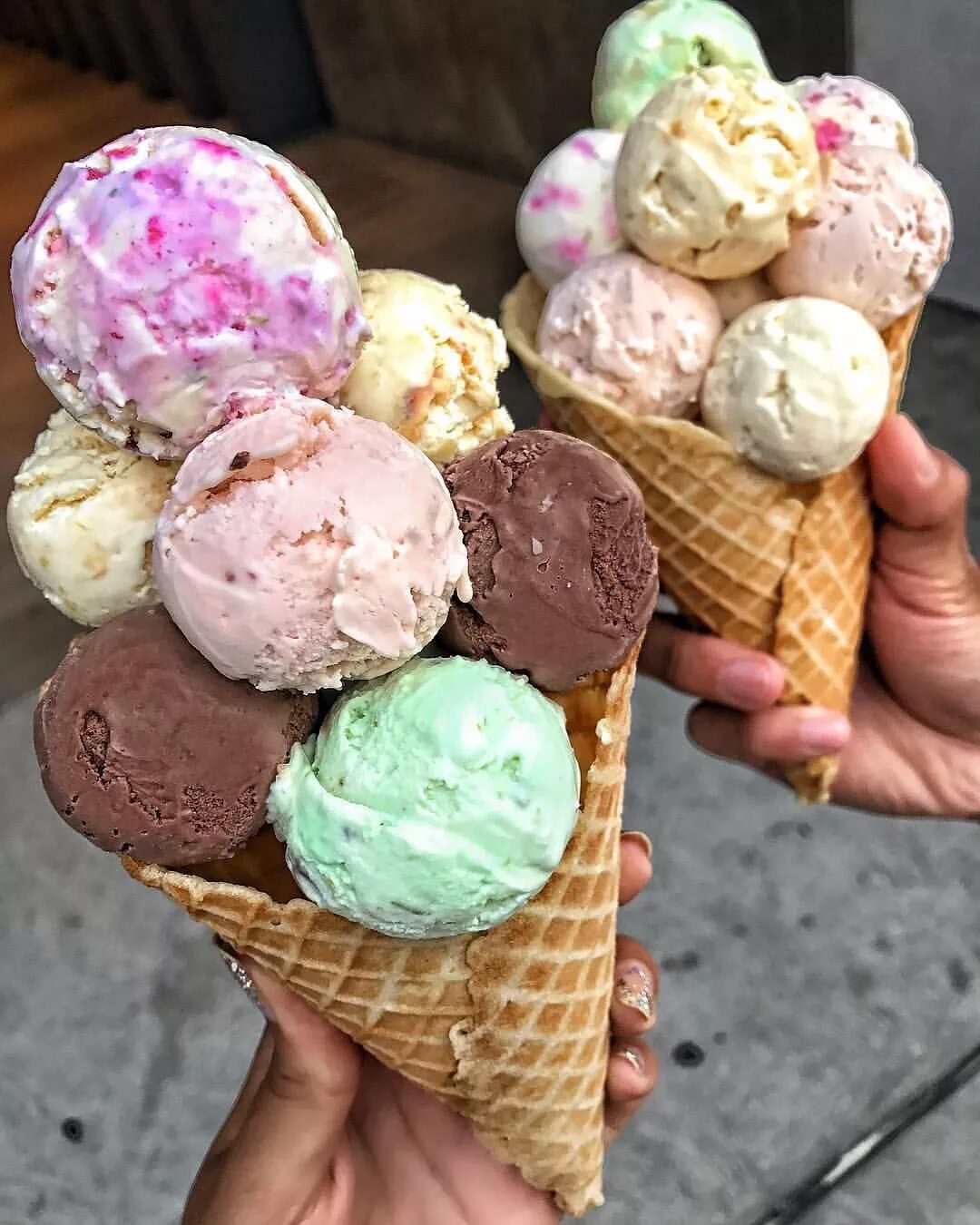 вкусное мороженое. огромное мороженое. какое мороженое самое. кафе мороженое. самое необычное мороженое.