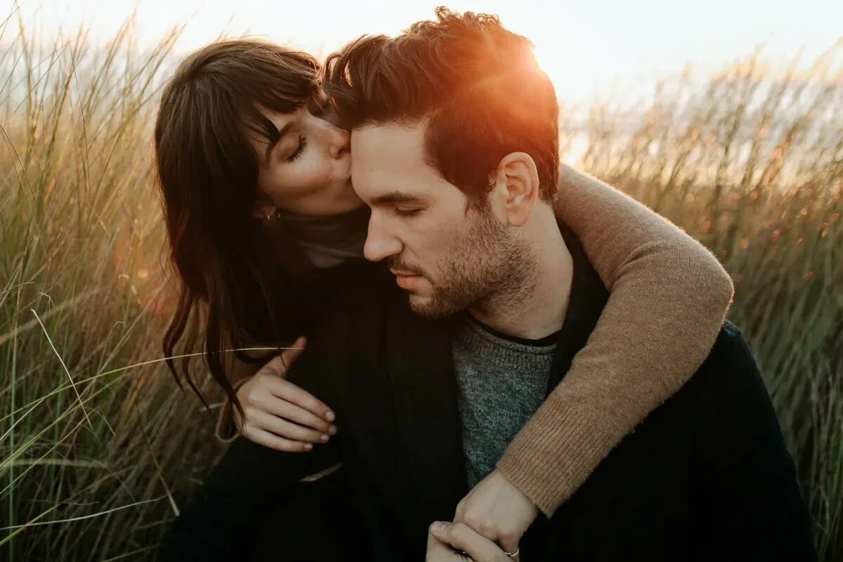 Филематология. Kiss human. Embrace meaning. Butterfly kiss what is. We do kiss.