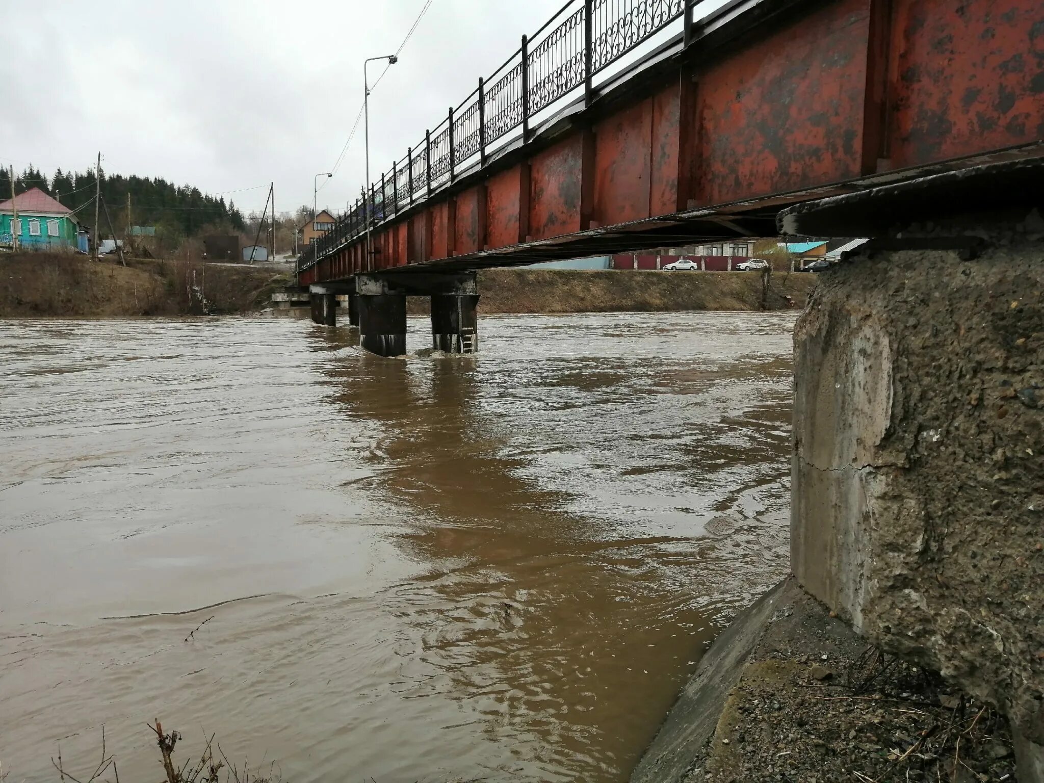 Уровень рек в реальном времени. Мост в сторону Аши. Наводнение в Ашинском районе Челябинской области 2022 года.