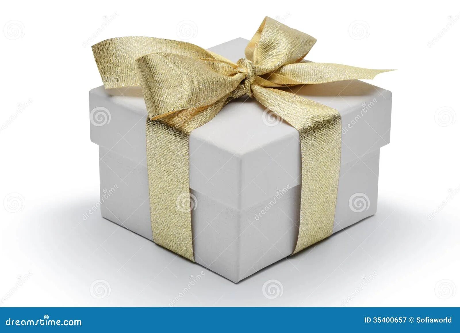 Подарки белого цвета. Белая подарочная коробка с лентой. Подарок белый. Подарочная коробка с золотым бантом. Белая коробка с бантом.
