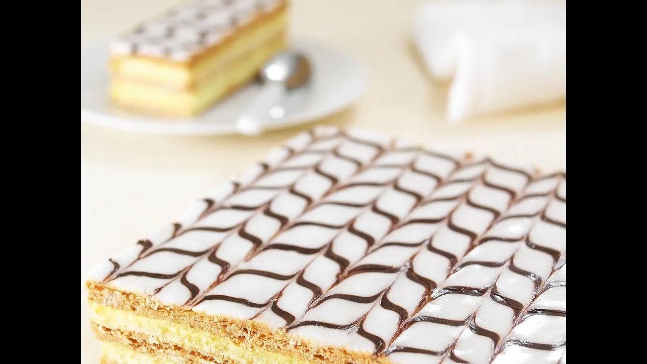 Millefoglie торт. Mille feuille. Feuillets mobiles. Mille feuille. Гато кондитерское изделие.