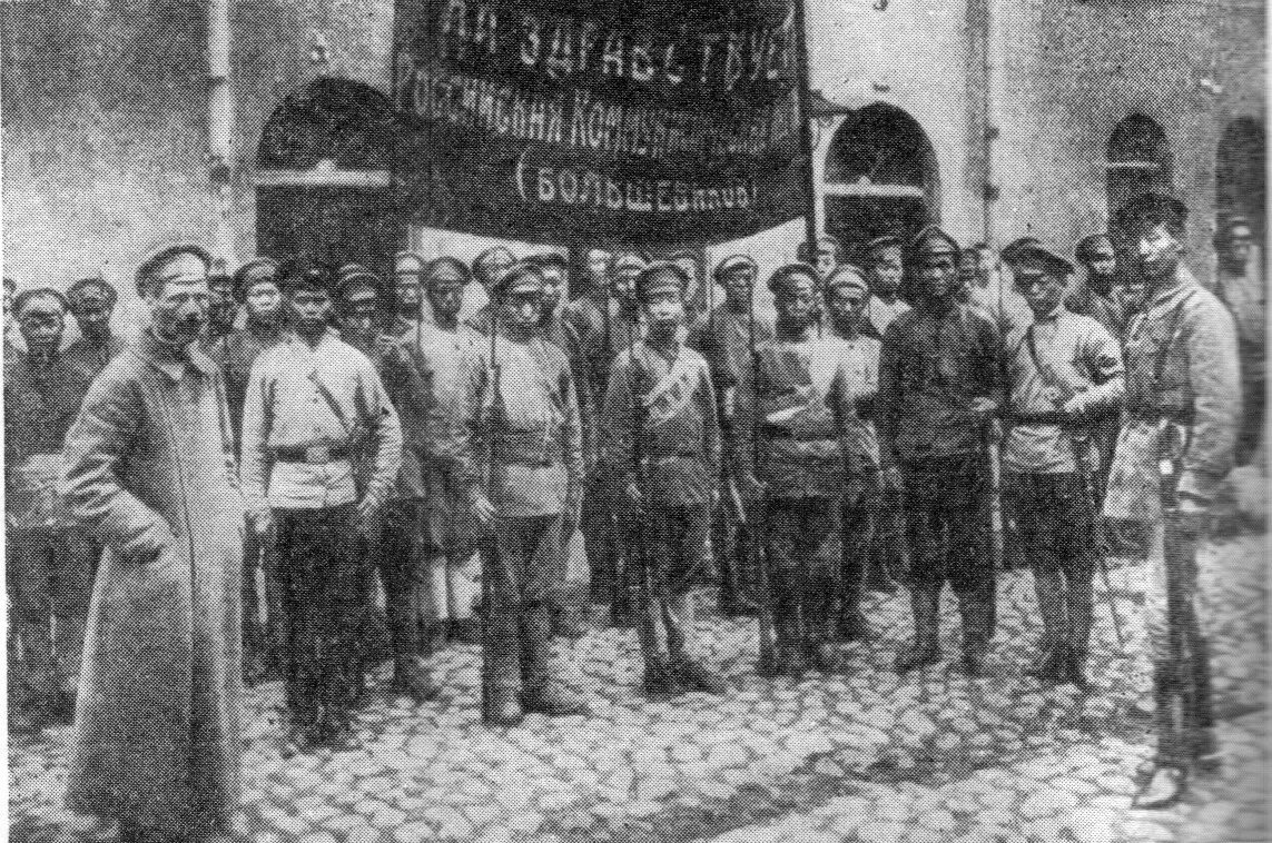 Жизнь людей во время гражданской войны. Добровольцы в красную армию 1918.