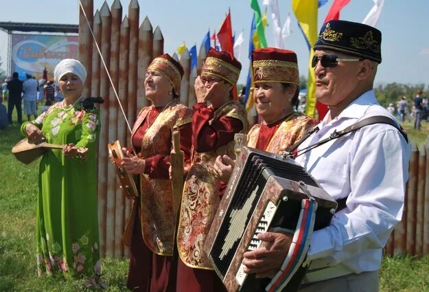 Татары тюмень. Сабантуй у татар. Сабантуй Тюмень 2022. Традиции праздника Сабантуй у татар. Жимчэчэк татарский праздник.