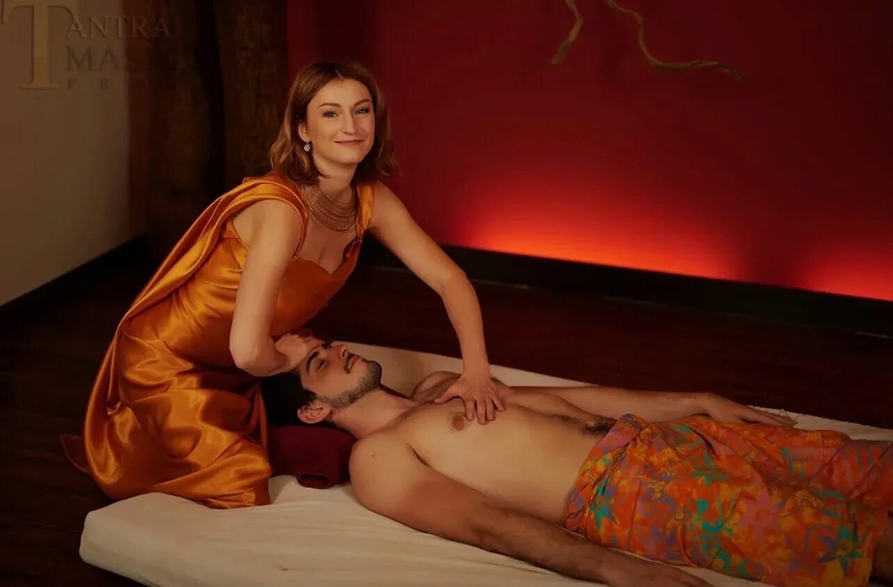 Married woman massage. Чандамахарошана Тантра. Тантрический массаж. Тантра массаж.