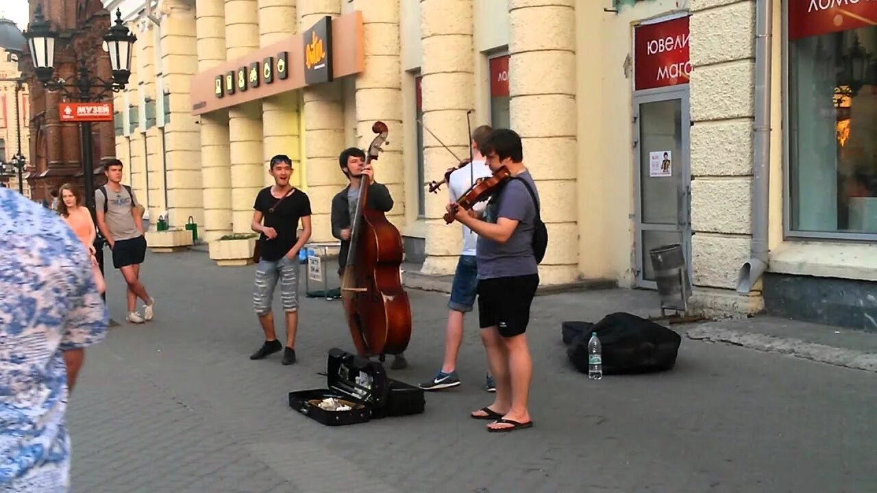 Уличные музыканты. Уличные музыканты чебоксары. Уличные музыканты казань. Уличные музыканты казань. Казань ул баумана уличные музыканты.
