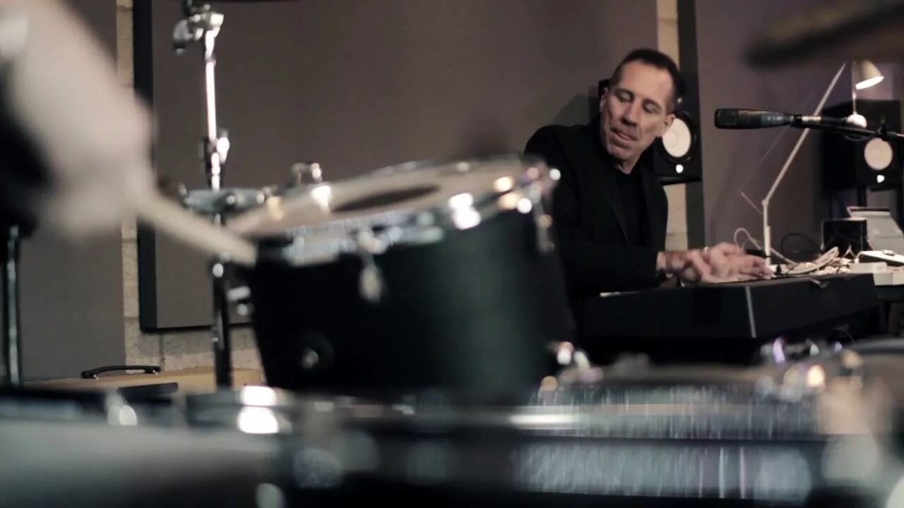 Re rocking. Re rocking. Hashim al-naafiysh. The mooney suzuki – alive & amplified. Chris watson band just for show.