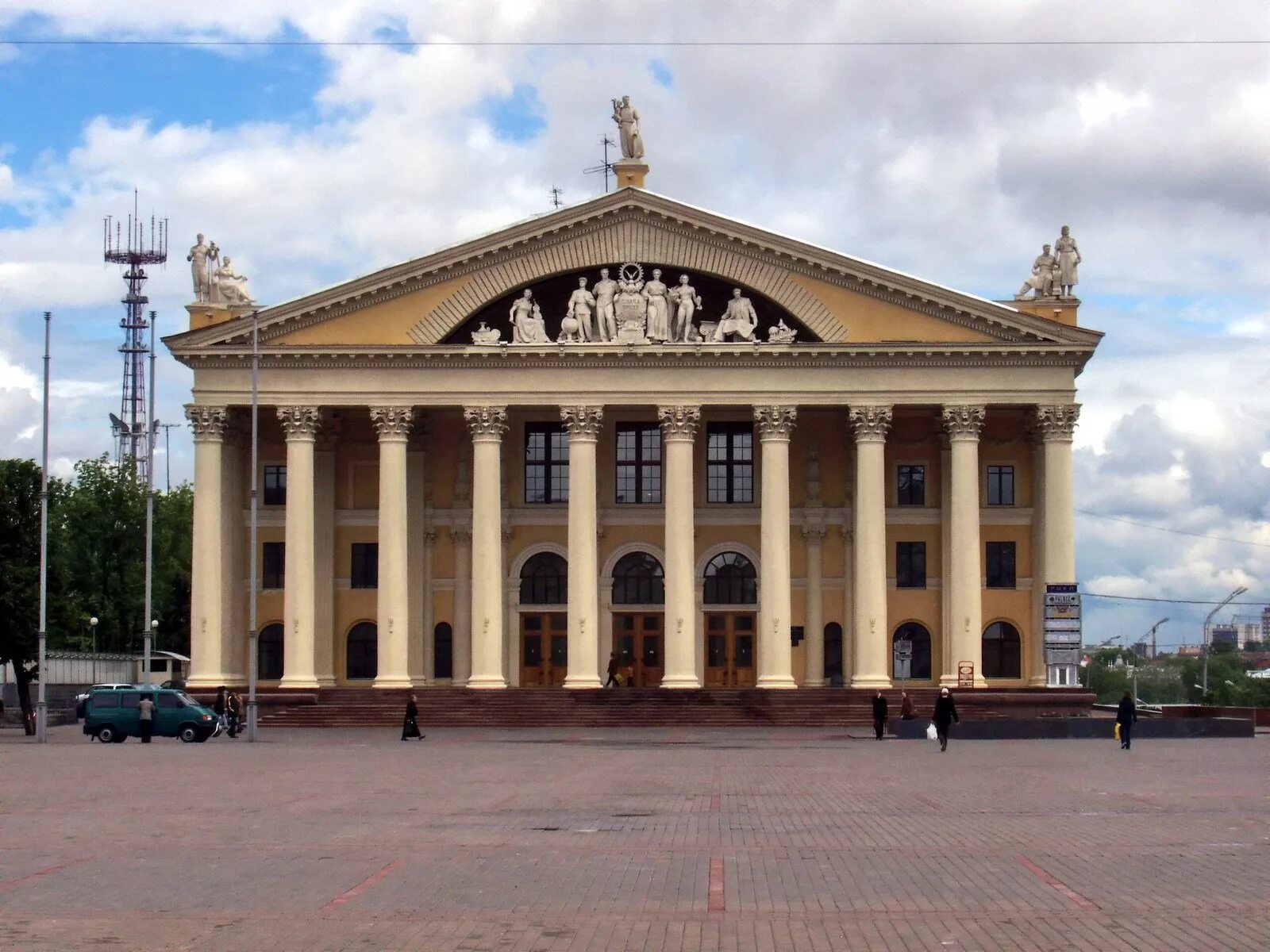 Театр им горького минск. Театр Горького Минск. Национальный Академический драматический театр имени м. Горького. Русский драматический театр им Горького в Минске. Театр Максима Горького Минск фото.