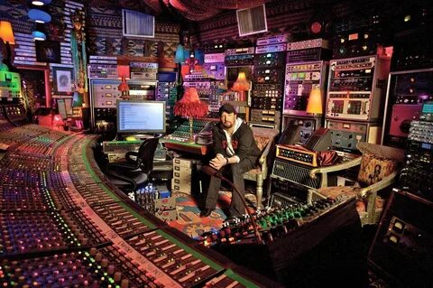 Creator night studio
