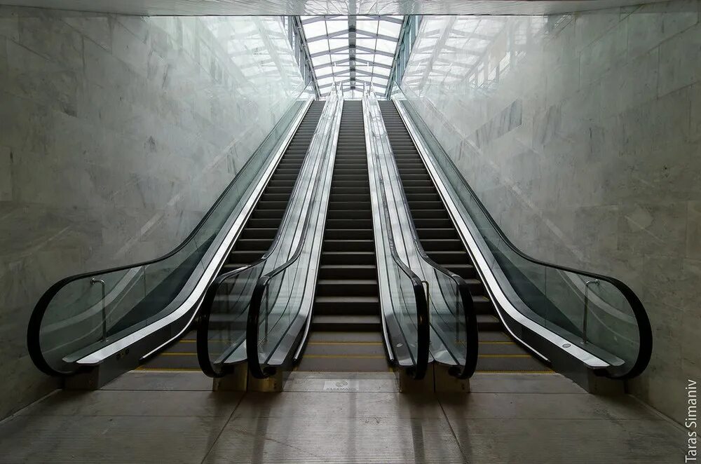 входная площадка эскалатора отис. станция метро марьина роща эскалатор.