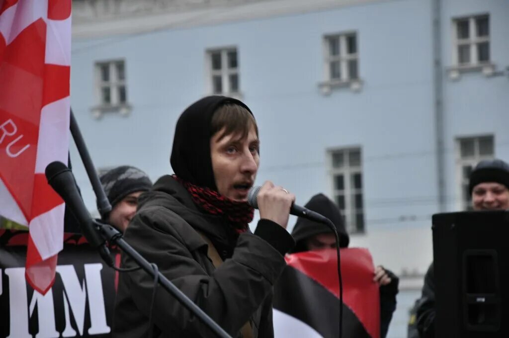 Антифашист сайт новости. Митинг антифашистов. Митинг 2009 4 ноября АНТИФАШИСТЫ. Митинг антифашистов с кривыми лицами.