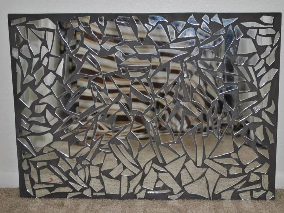 Обрезки стекла. Резка стеклянных бутылок. Обрезки стекла. Обрезь стекла. Цветной плексиглас обрезки.