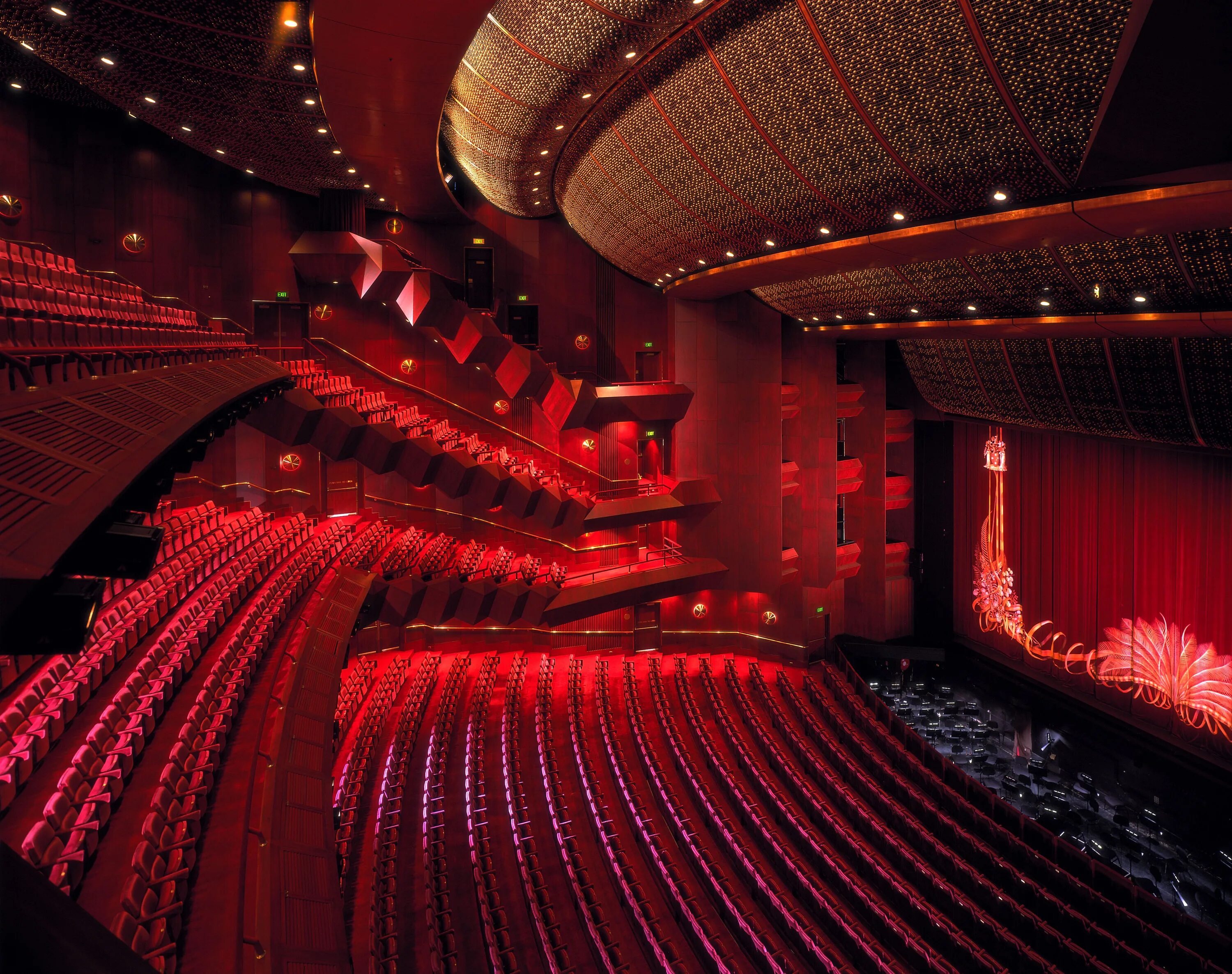 Theatre in use. Театр принцесс в Мельбурне. Stalls в театре. Circle в театре. Театр арт.