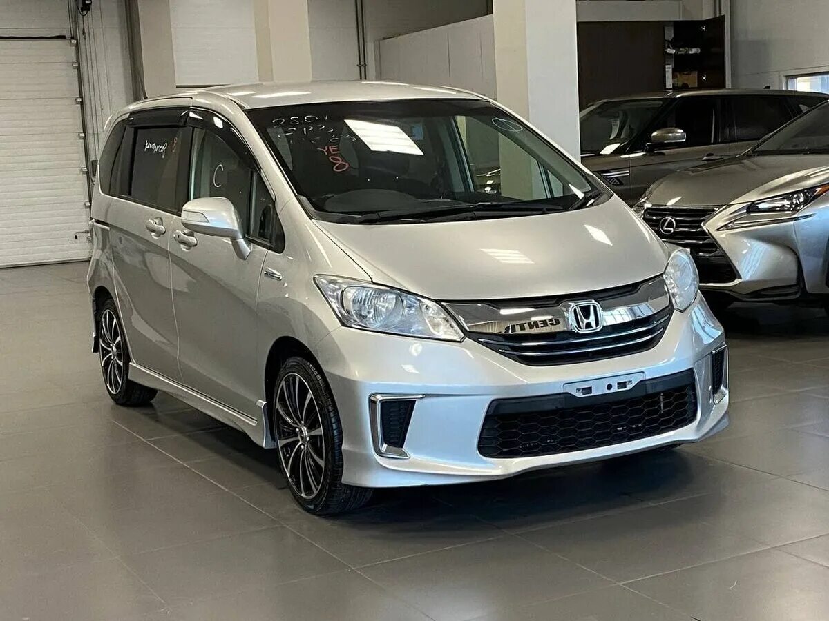 Купить хонда фрид в новосибирске. Honda freed. Хонда Фрид белый перламутр 2015. Хонда Фрид 2013. Honda freed 2014 год.