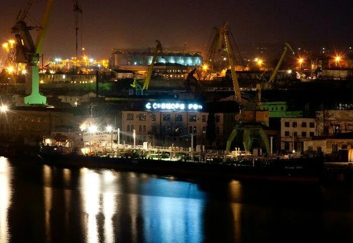 Судоремонтный завод севастополь. Морской завод орджоникидзе севастополь. Севморзавод севастополь. С. 13 судоремонтный завод севастополь.