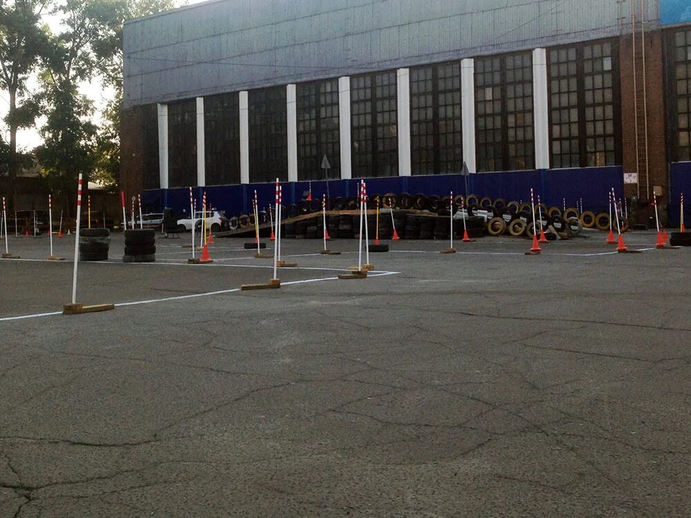 Toyota voxy 2002. Автодром ирк обл. Министерские авто. Автодром ирк обл. Гоночные грузовики.