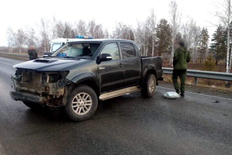 Дром чулым. Разбитый Toyota Hilux. Битая Тойота Хайлюкс 2014. Тойота Хайлюкс сломали.